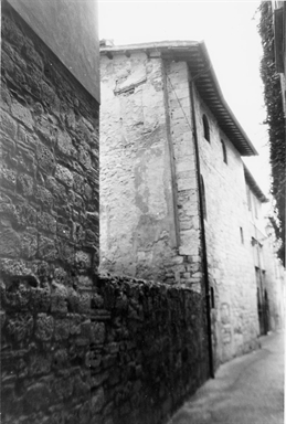 Casa con bifora